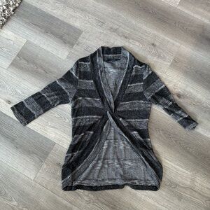 Reitmans women’s grey twist front top size M petite